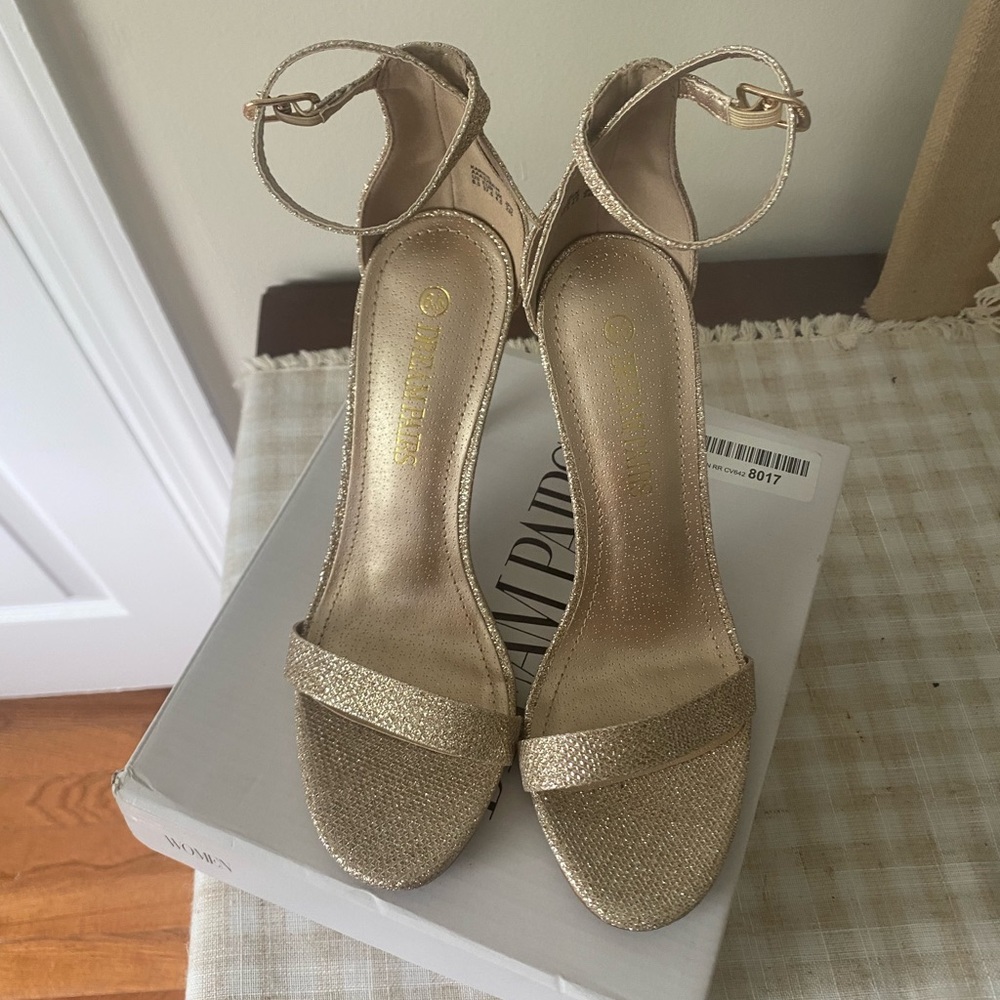 🌟Size 6.5 Brand New Gold Stilettos 4 inch 🌟